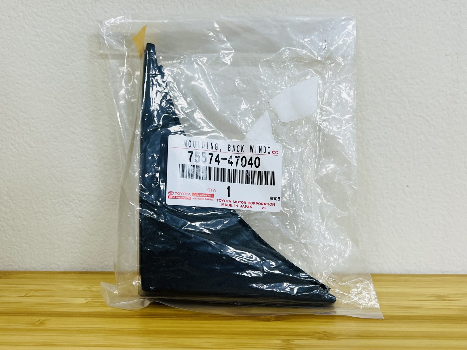 Back Window Moulding (75574-47040)